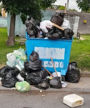 Ma&ntilde;ana se retomar&aacute; recolecci&oacute;n en contenedores en Sarand&iacute; Grande, desbordados por acci&oacute;n de residentes que ignoran su capacidad de almacenamiento
