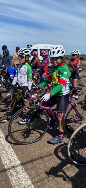 Ciclistas de Sarand&iacute; Grande participaron en competencia de CODECAM en dif&iacute;cil circuito en Salto