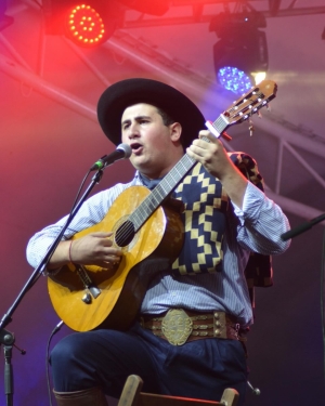 Joven payador Joaqu&iacute;n Crespi estar&aacute; presente en pe&ntilde;a del 50&deg; aniversario de Club Social Residentes de Sarand&iacute; Grande