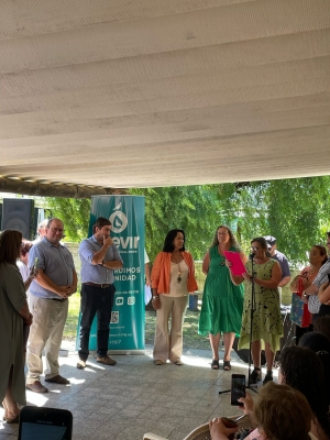 27 familias de Puntas de Maciel pasaron a ser due&ntilde;as legales de sus viviendas tras acto de escrituraci&oacute;n de MEVIR