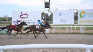 Jockey Pablo Joaqu&iacute;n Menyou de Sarand&iacute; Grande logr&oacute; segundo lugar en 12da. carrera en Hip&oacute;dromo Las Piedras