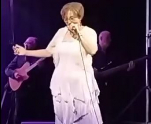 La cantante de Sarand&iacute; Grande Luz Yurema Ram&iacute;rez particip&oacute; en festival en Rocha