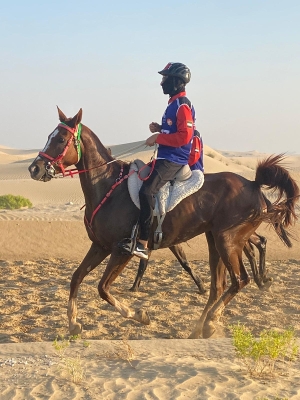Joven jinete de Sarand&iacute; Grande debut&oacute; con &eacute;xito en primera carrera en Emiratos &Aacute;rabes Unidos