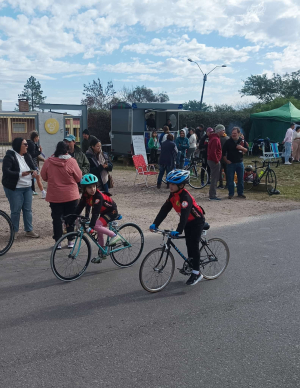Ciclistas de Sarand&iacute; Grande participaron en nueva fecha del CODECAM en Paysand&uacute;