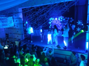 Ni&ntilde;os y ni&ntilde;as disfrutaron de juegos y baile en matin&eacute;e &ldquo;Invierno Fest&rdquo; de Deportivo Hockey en Sarand&iacute; Grande