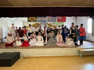 Alumnos de Escuela N&deg; 38 de Sarand&iacute; Grande recrearon hoy Jura de la Constituci&oacute;n mediante jornada titulada "Un viaje a 1830"