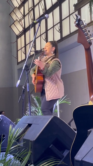 Folclorista de Sarand&iacute; Grande Luc&iacute;a Aramburu se present&oacute; en Fiesta de San Felipe y Santiago 2024