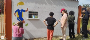 Liceales pintan murales para promover respeto, inclusi&oacute;n, tolerancia y competencia sana en Estadio de Sarand&iacute; Grande