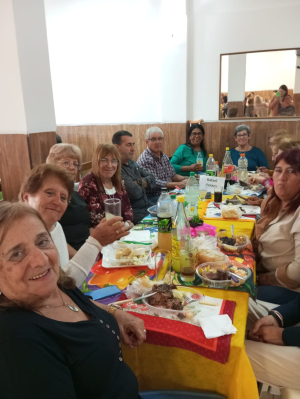 Una gran fiesta con almuerzo y baile brind&oacute; ayer el Club de Abuelos de Sarand&iacute; Grande