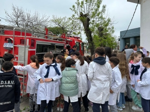 Taller destinado a prevenir incendios y otros riesgos brind&oacute; Destacamento de Bomberos en Escuela 38 de Sarand&iacute; Grande