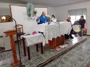 Obispo de Florida celebr&oacute; la Eucarist&iacute;a con la comunidad de Sarand&iacute; Grande