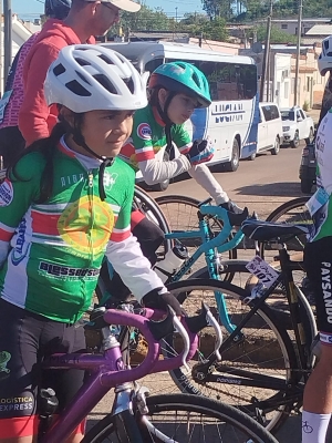 J&oacute;venes ciclistas de Sarand&iacute; Grande participaron en la 4ta fecha del Campeonato CODECAM en un dif&iacute;cil circuito en Rivera