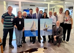 Pintor de Sarand&iacute; Grande Mauricio Borgarelli don&oacute; dos obras sobre el Capit&aacute;n Miranda al Consulado General de Uruguay en R&iacute;o de Janeiro