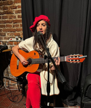 Artista de Sarand&iacute; Grande Luc&iacute;a Chappe se present&oacute; en &ldquo;Verde Resto Pub&rdquo; en Montevideo y comenz&oacute; a grabar nuevos temas