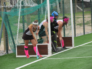 Equipo de Hockey Sub 17 del CDSS de Sarand&iacute; Grande celebr&oacute; una victoria ayer en San Jos&eacute;