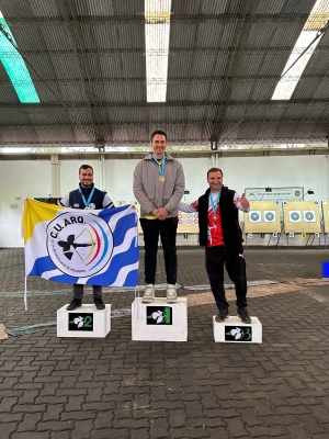 Oscar Adri&eacute;n de Sarand&iacute; Grande logr&oacute; podio en la tercera fecha del torneo Indoor de arquer&iacute;a en Montevideo