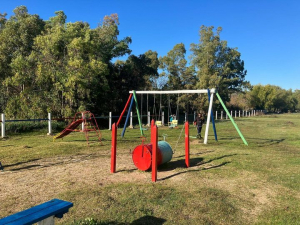 Efectuaron tareas de mantenimiento hoy en plazas de Mevir en Sarand&iacute; Grande