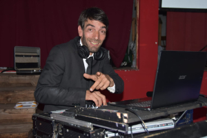 Preparan baile con DJ Alex Amaro en la Asociaci&oacute;n de Pasivos de Sarand&iacute; Grande