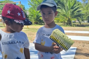 Ni&ntilde;os del Programa Escuelas de Verano de Sarand&iacute; Grande pintaron juegos en plaza del Club de Leones y preparan salida did&aacute;ctica a Durazno