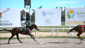 Jockey oriundo de Sarand&iacute; Grande se destac&oacute; al obtener segundo lugar en premio Fustic en Maro&ntilde;as