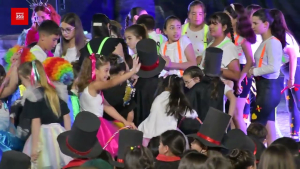 "El Circo de la 7" deleit&oacute; a Sarand&iacute; Grande en acto cultural de la Escuela N&deg; 7