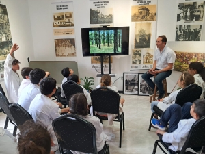 Alumnos de Escuela N&deg; 113 disfrutaron de completa charla sobre la historia de Sarand&iacute; Grande en "Cowork Sarand&iacute;"