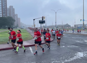 Corredores de Sarand&iacute; Grande participan en competencias de atletismo como actividad saludable