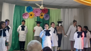 Ni&ntilde;os de Escuela N&deg; 30 "Cuchilla del Paran&aacute;" transmitieron su experiencia en el invern&aacute;culo escolar en fiesta de fin de cursos