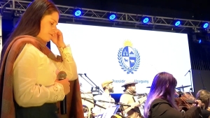 La artista Luc&iacute;a Aramburu de Sarand&iacute; Grande se present&oacute; en espect&aacute;culo del Bicentenario de la Independencia