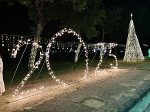 Qued&oacute; pronto el espacio navide&ntilde;o en Sarand&iacute; Grande para la Fiesta de la Navidad con la visita de Pap&aacute; Noel