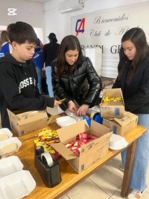 Nuevo r&eacute;cord alcanz&oacute; jornada solidaria de Fundaci&oacute;n P&eacute;rez Scremini en Sarand&iacute; Grande con la venta de 890 hamburguesas