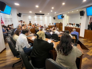 Edil Nicol&aacute;s Vaz demand&oacute; cobertura total de fibra &oacute;ptica y claridad sobre obras de doble v&iacute;a en Sarand&iacute; Grande