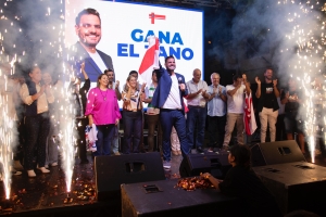 Cayetano Stopingi cerr&oacute; su campa&ntilde;a con gran caravana y un mensaje de cercan&iacute;a