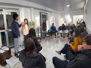 Escritores de Sarand&iacute; Grande Fernando Segredo y Madelein Carreras compartieron encuentro con alumnos de Liceo