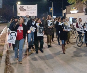 Sarand&iacute; Grande se uni&oacute; a la Marcha del Silencio bajo la consigna "30 veces Nunca M&aacute;s: Sepan Cumplir"