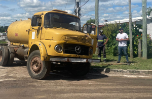 Alcalde de Sarand&iacute; Grande supervis&oacute; hoy inicio de obras de bituminizaci&oacute;n en Barrio Nuevo Par&iacute;s