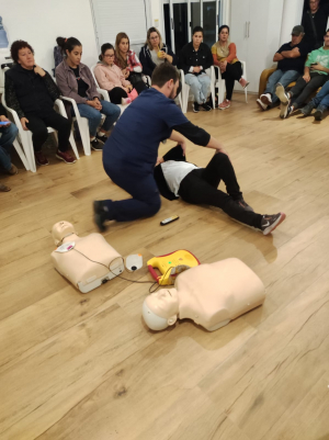 Muy buena participaci&oacute;n en taller sobre RCP y DEA brindado por COMEF en Equinoterapia
