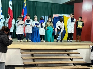 Escuela N.&ordm; 7 de Sarand&iacute; Grande revivi&oacute; la historia con propuesta art&iacute;stica en acto por Jura de la Constituci&oacute;n