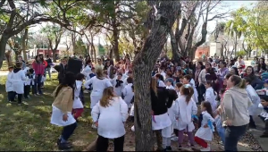 Escuela N&deg; 38 celebr&oacute; el D&iacute;a Internacional de la Familia en Plaza Pis&oacute;n de Sarand&iacute; Grande