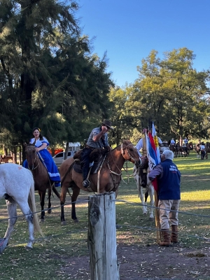 Cabalgata del Bicentenario parti&oacute; desde Fray Bentos rumbo a Sarand&iacute; Grande