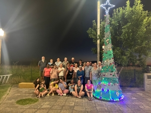 Pueblo Barcel&oacute; ilumin&oacute; anoche su &aacute;rbol de Navidad con gran participaci&oacute;n de los vecinos