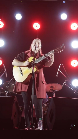 Folclorista Luc&iacute;a Aramburu de Sarand&iacute; Grande se present&oacute; en el Prado de Montevideo tras actuaci&oacute;n en Festival a Orillas del R&iacute;o Olimar