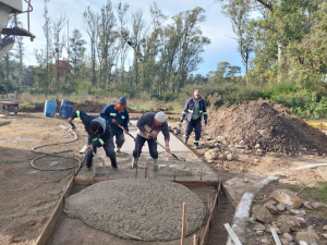Construyen bad&eacute;n en barrio Garibaldi de Sarand&iacute; Grande