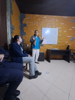 COMEF brind&oacute; completo taller sobre atenci&oacute;n al parto a polic&iacute;as en Sarand&iacute; Grande