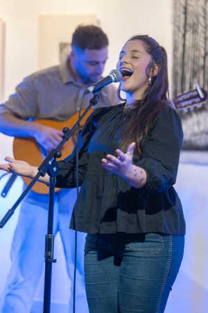 Folclorista Luc&iacute;a Aramburu de Sarand&iacute; Grande se present&oacute; en el Mercado de M&uacute;sica Uruguay Musical en Florida