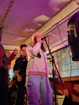 M&uacute;ltiples artistas brindaron m&uacute;sica en vivo en el Vag&oacute;n de los Artesanos de Sarand&iacute; Grande