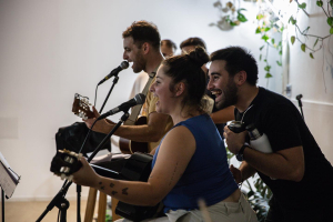 Folclorista Luc&iacute;a Aramburu comenz&oacute; a preparar gira internacional junto al Ballet Aborigen