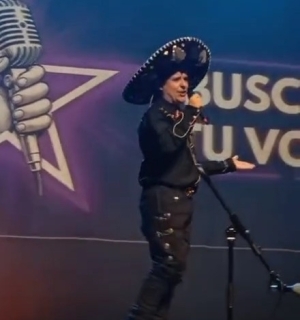 Didier Cabrera brill&oacute; en la gala de &ldquo;Busco Tu Voz&rdquo; interpretando &ldquo;El Rey&rdquo; en el Teatro 25 de Agosto