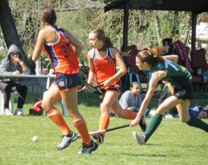 Equipos de hockey de Cardos de Durazno, con varias jugadoras de Sarand&iacute; Grande, lograron una victoria y un empate