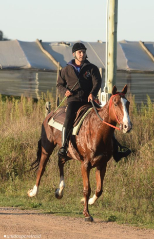 Jinete del Centro Social 12 de Octubre de Sarand&iacute; Grande gan&oacute; hoy ra&iacute;d en Tala